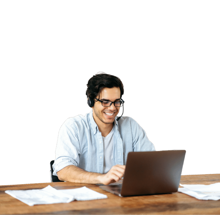 Technicien de Teclab effectuant un dépannage informatique à distance pour résoudre un problème technologique.